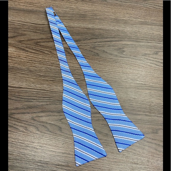 Robert Talbott NWT Blue w/ White Stripe Bowtie - Picture 1 of 4